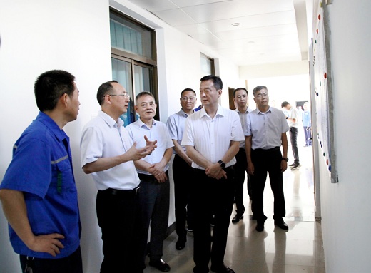 孔濤深入新橋礦業(yè)開(kāi)展高溫慰問(wèn)暨安全生產(chǎn)督導(dǎo)